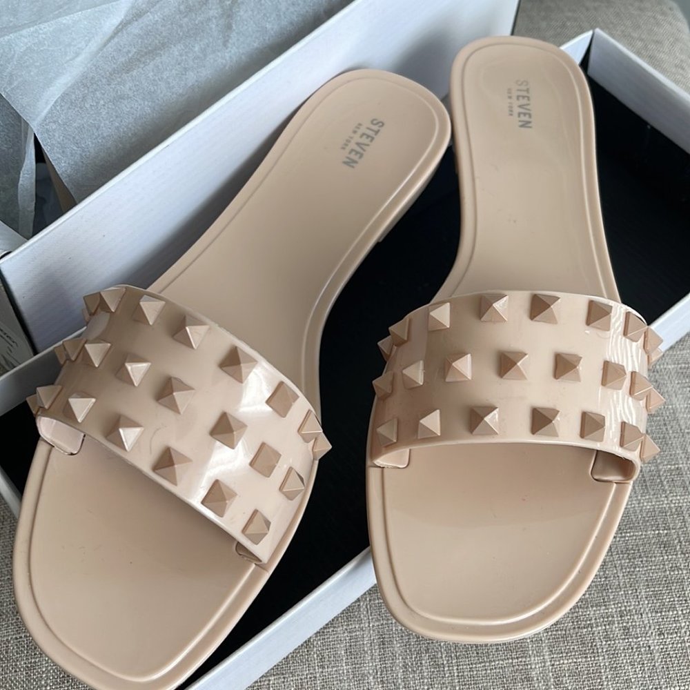 STEVEN New York Jelly Style Flip Flop Sandals. Size 9M